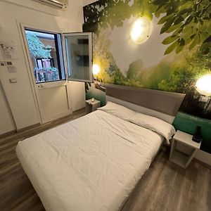 Camera economy con letto king size in edificio annesso